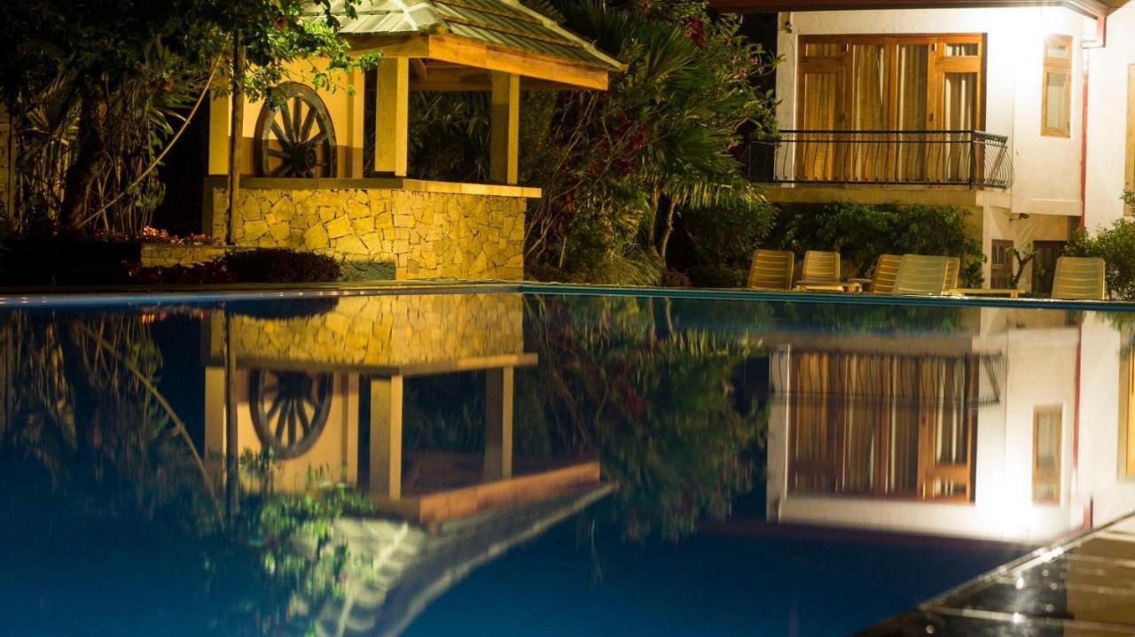 Elegant Hotel Κάντι Εξωτερικό φωτογραφία